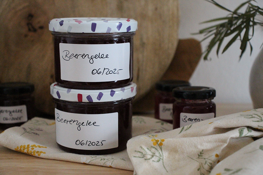 Beeren-Gelee einkochen: Einfaches Rezept mit Beeren aus dem Garten